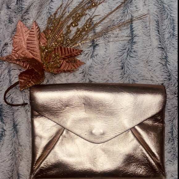 Gold Zara Envelope style clutch - Picture 1 of 8
